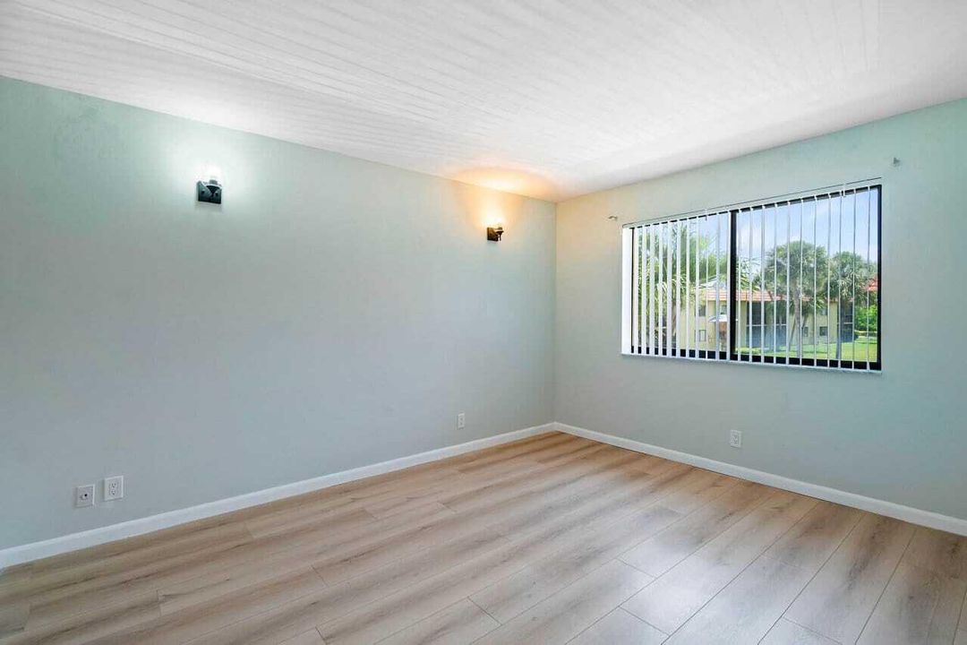 待售: $329,900 (2 贝兹, 2 浴室, 1231 平方英尺)