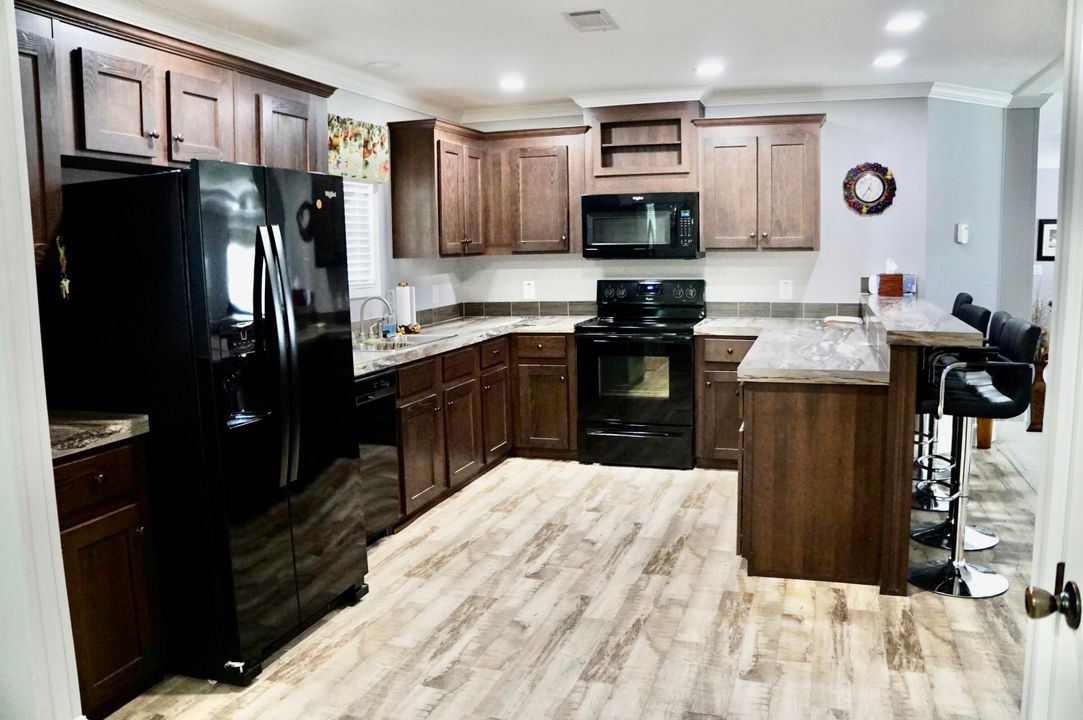 待售: $105,000 (3 贝兹, 2 浴室, 1352 平方英尺)