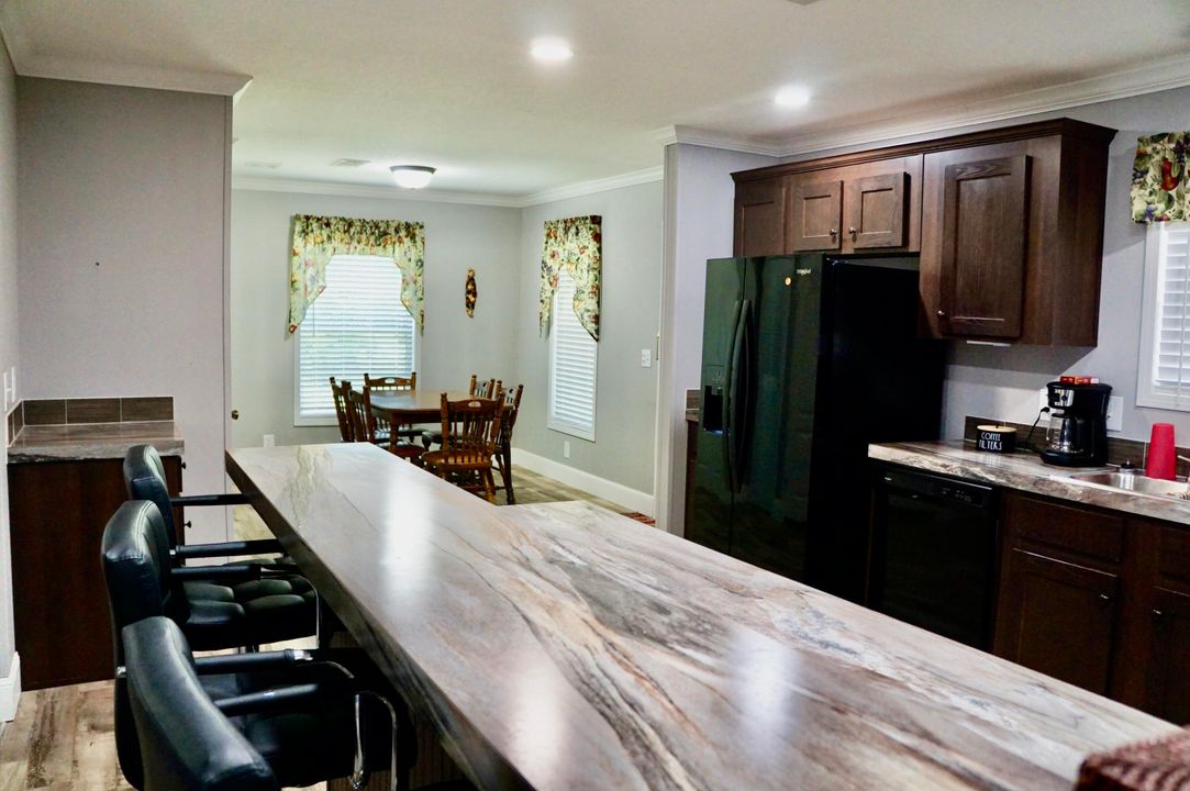 待售: $105,000 (3 贝兹, 2 浴室, 1352 平方英尺)