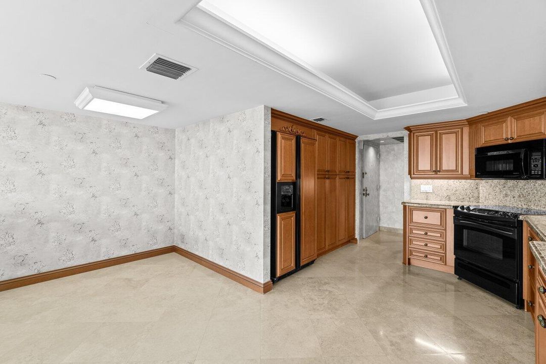 Active With Contract: $1,699,000 (3 beds, 3 baths, 2660 Square Feet)