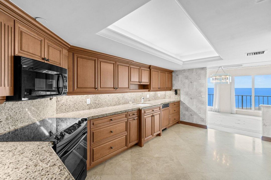 Active With Contract: $1,699,000 (3 beds, 3 baths, 2660 Square Feet)