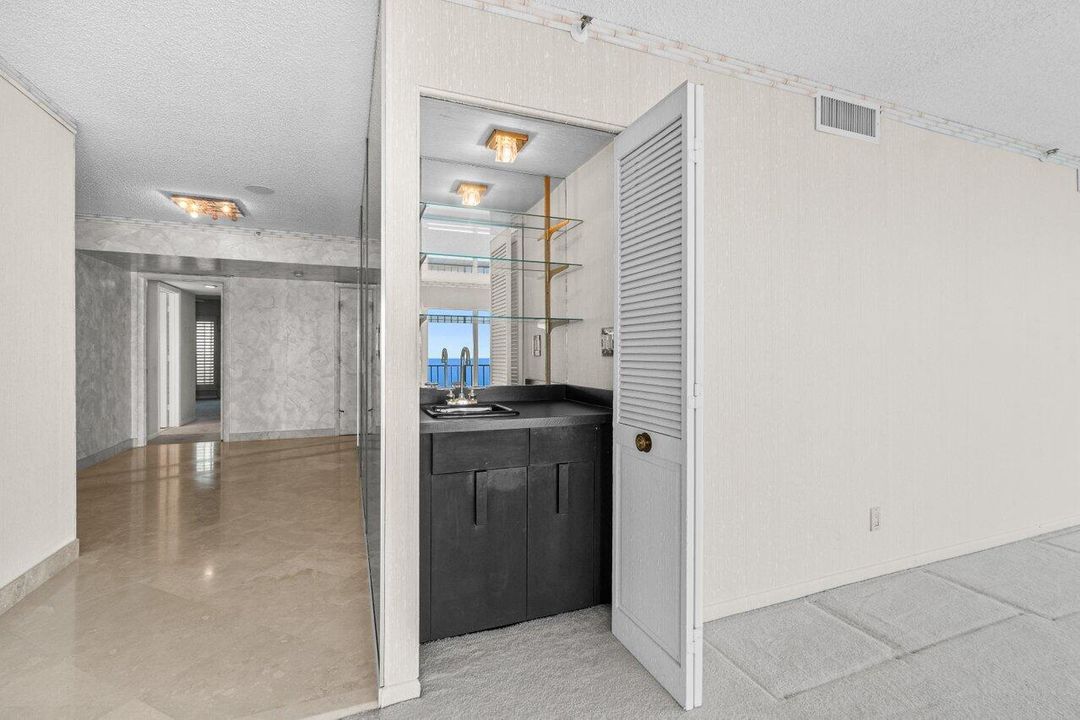 Active With Contract: $1,699,000 (3 beds, 3 baths, 2660 Square Feet)