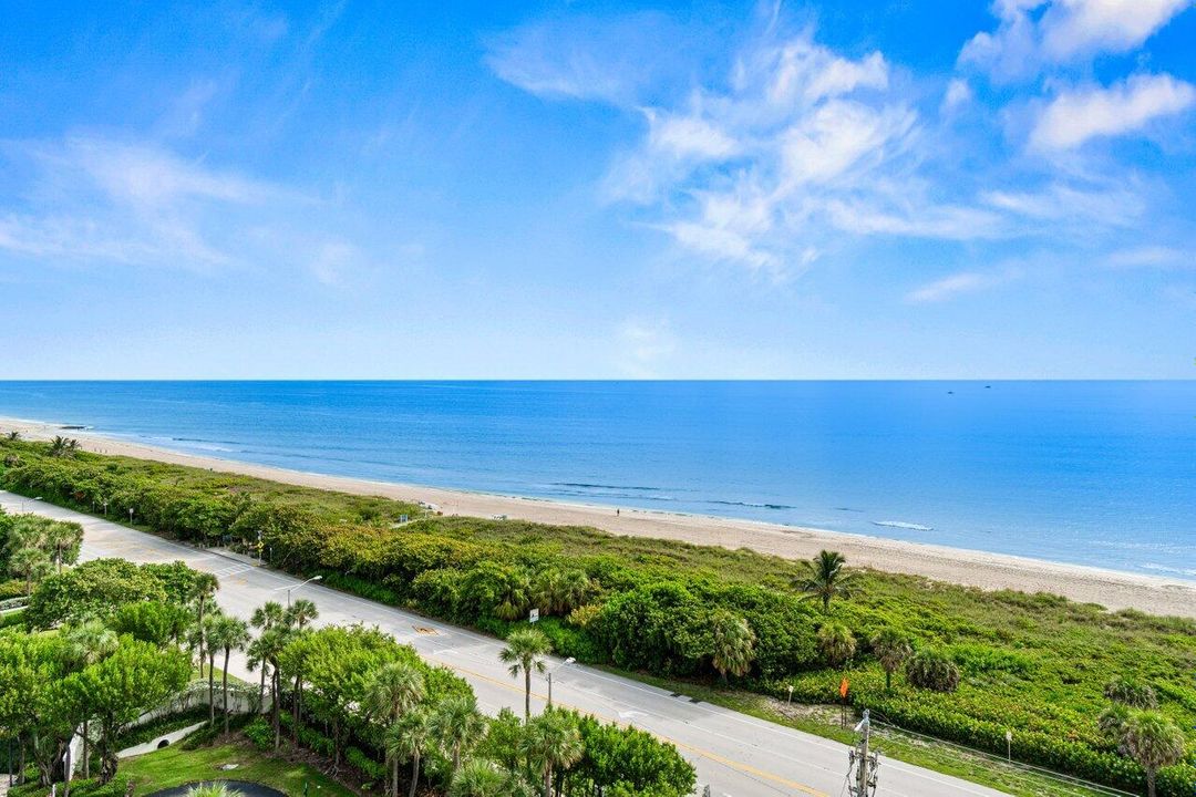 Active With Contract: $1,699,000 (3 beds, 3 baths, 2660 Square Feet)