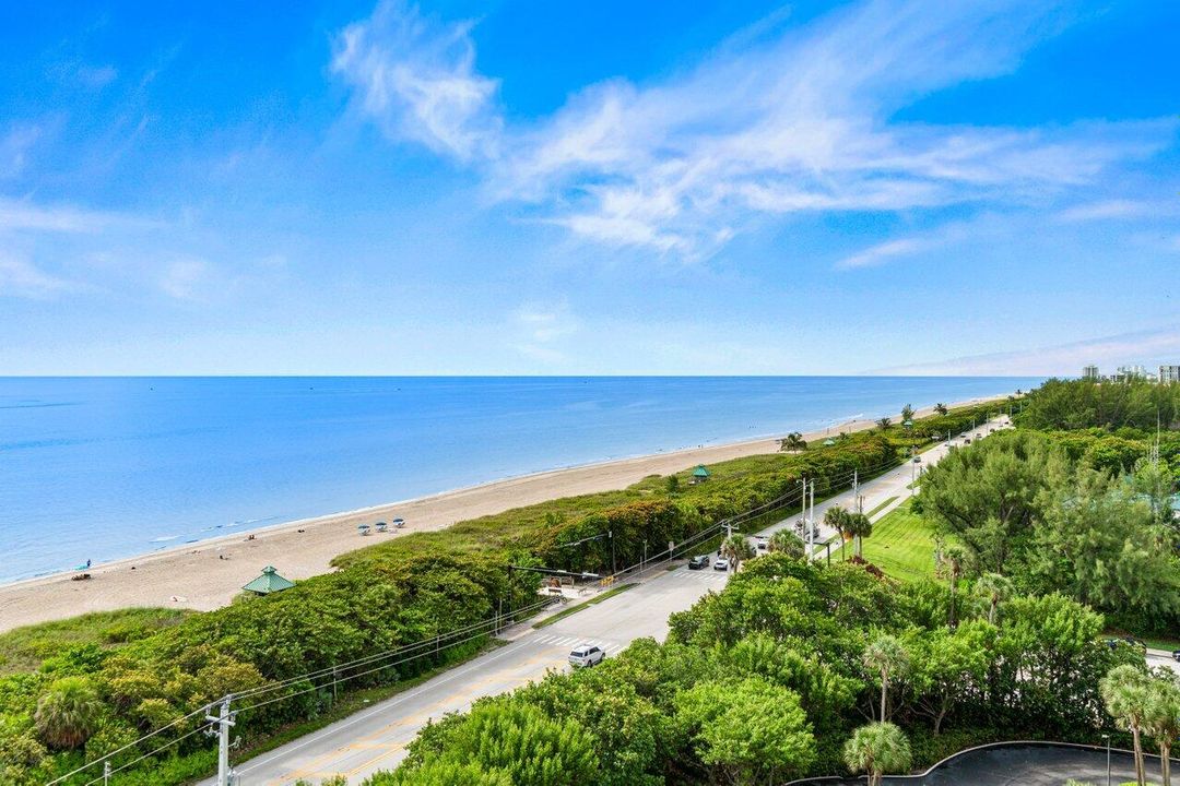 Active With Contract: $1,699,000 (3 beds, 3 baths, 2660 Square Feet)