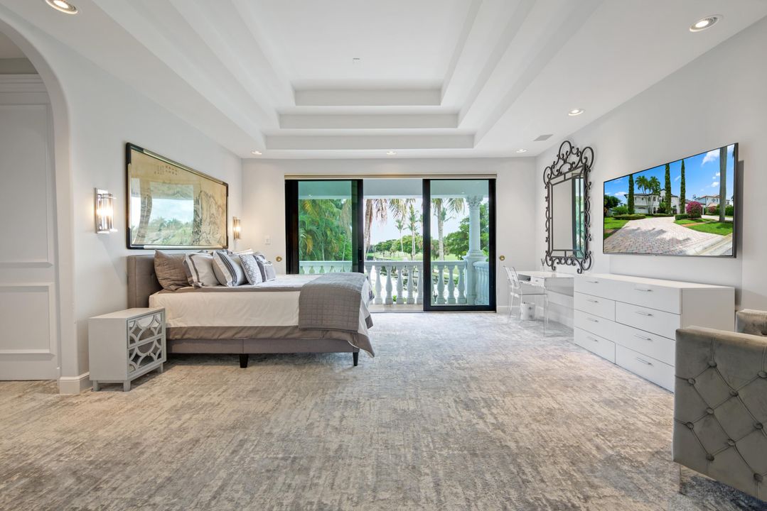 For Sale: $5,975,000 (5 beds, 7 baths, 7116 Square Feet)