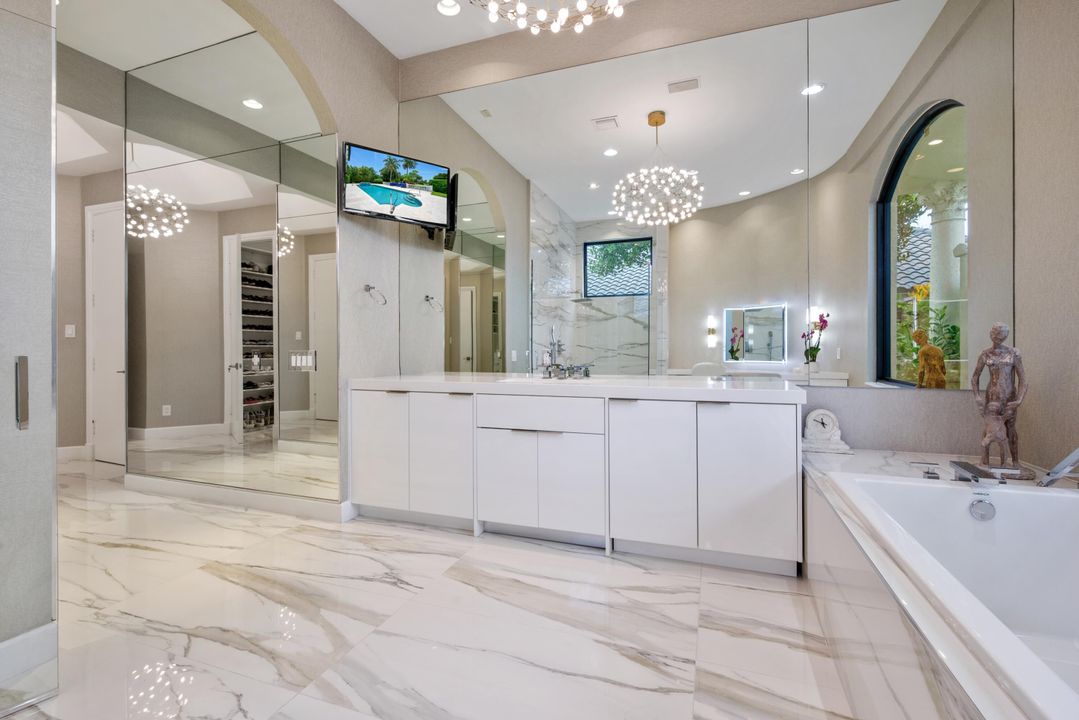 For Sale: $5,975,000 (5 beds, 7 baths, 7116 Square Feet)