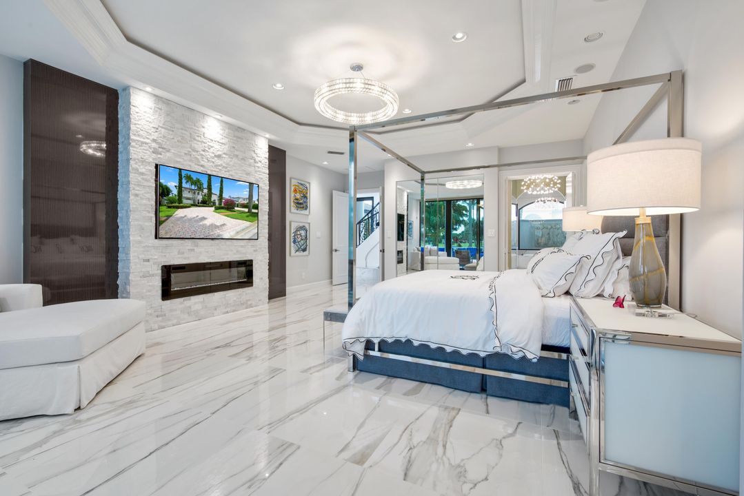 For Sale: $5,975,000 (5 beds, 7 baths, 7116 Square Feet)