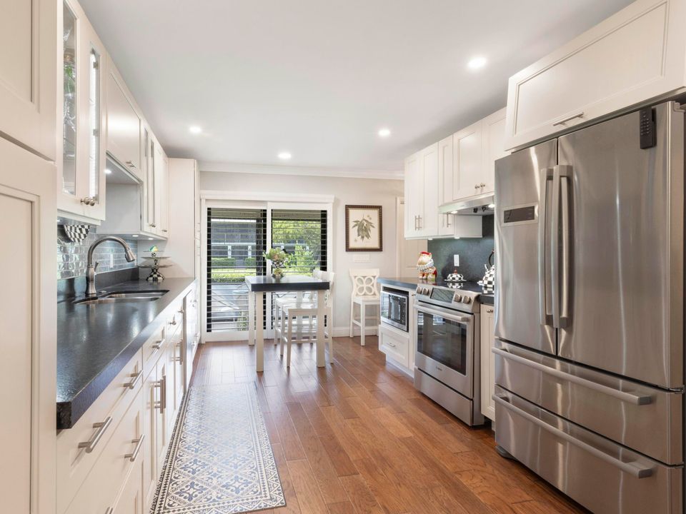 最近售出: $385,000 (2 贝兹, 2 浴室, 1190 平方英尺)