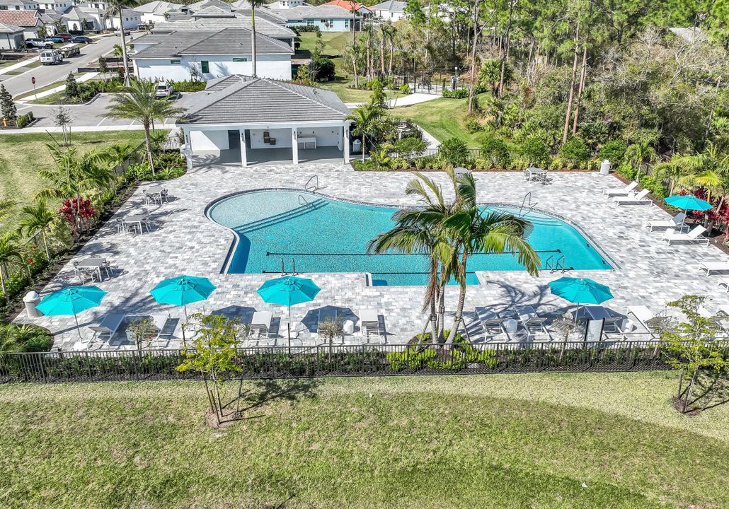 Под контрактом: $849,990 (2 спален, 2 ванн, 1968 Квадратных фут)