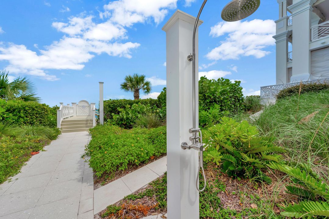 Active With Contract: $1,995,000 (3 beds, 3 baths, 3510 Square Feet)