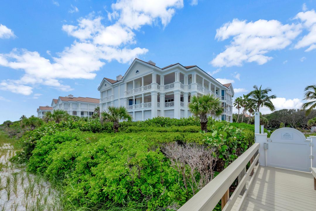 Active With Contract: $1,995,000 (3 beds, 3 baths, 3510 Square Feet)