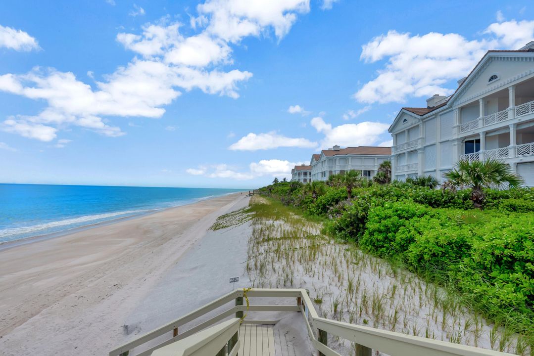 Active With Contract: $1,995,000 (3 beds, 3 baths, 3510 Square Feet)