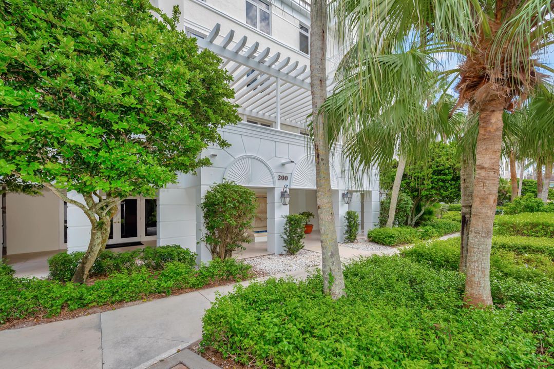 Active With Contract: $1,995,000 (3 beds, 3 baths, 3510 Square Feet)