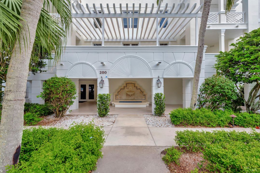 Active With Contract: $1,995,000 (3 beds, 3 baths, 3510 Square Feet)