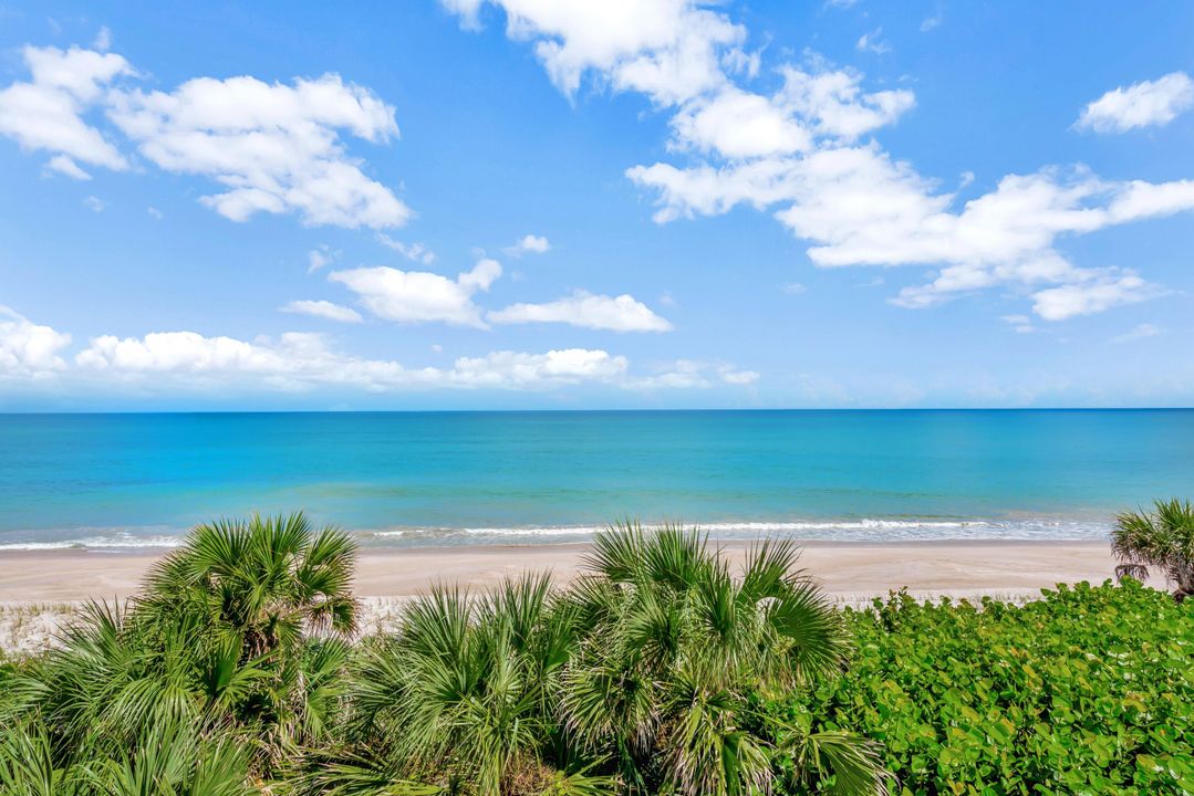 Active With Contract: $1,995,000 (3 beds, 3 baths, 3510 Square Feet)