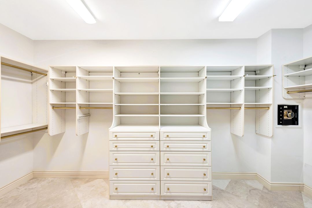 Active With Contract: $1,995,000 (3 beds, 3 baths, 3510 Square Feet)