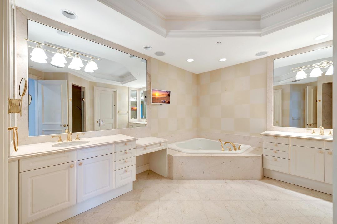 Active With Contract: $1,995,000 (3 beds, 3 baths, 3510 Square Feet)