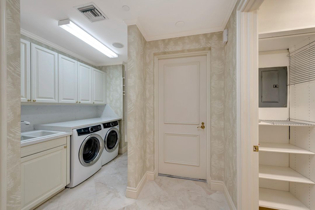 Active With Contract: $1,995,000 (3 beds, 3 baths, 3510 Square Feet)