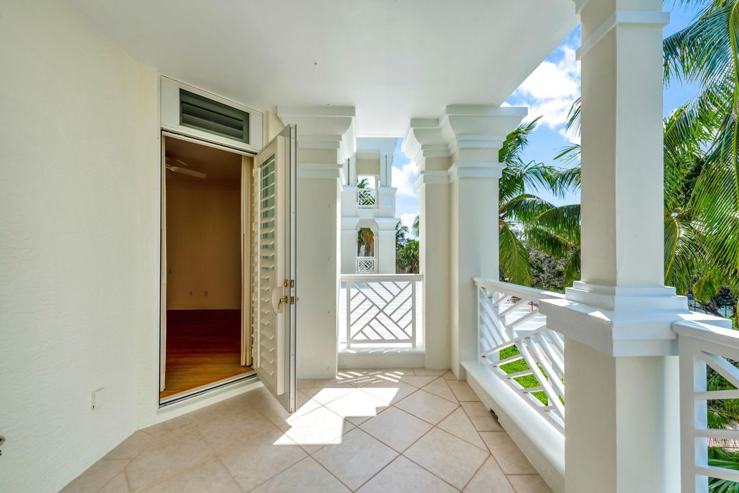 Active With Contract: $1,995,000 (3 beds, 3 baths, 3510 Square Feet)