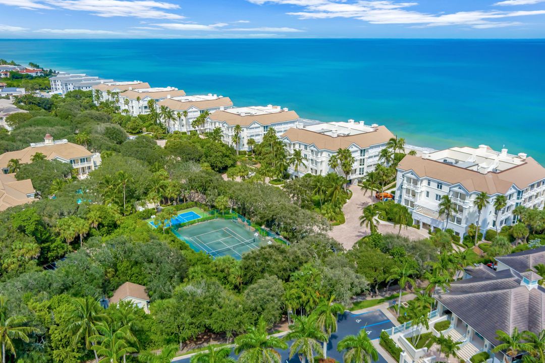 Active With Contract: $1,995,000 (3 beds, 3 baths, 3510 Square Feet)