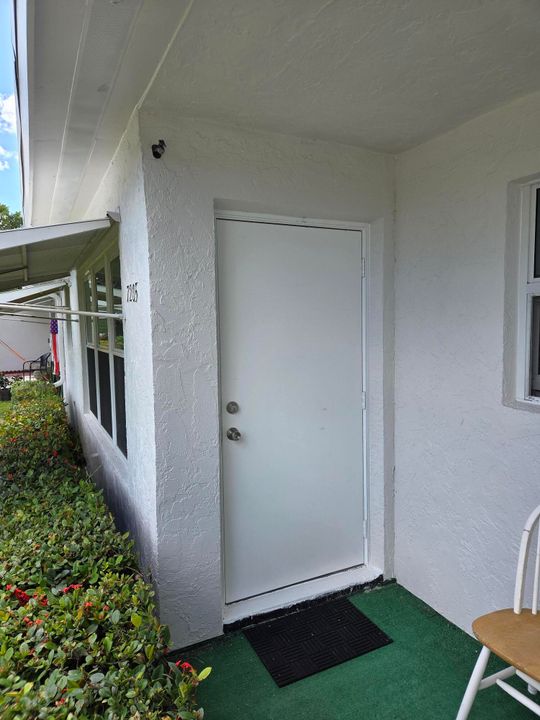 For Sale: $159,500 (1 beds, 1 baths, 1100 Square Feet)