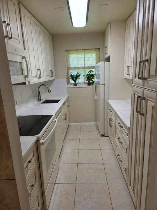 For Sale: $159,500 (1 beds, 1 baths, 1100 Square Feet)