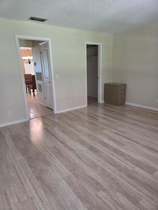 For Sale: $159,500 (1 beds, 1 baths, 1100 Square Feet)