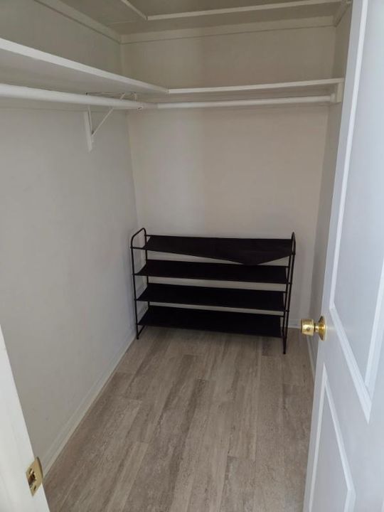 For Sale: $159,500 (1 beds, 1 baths, 1100 Square Feet)