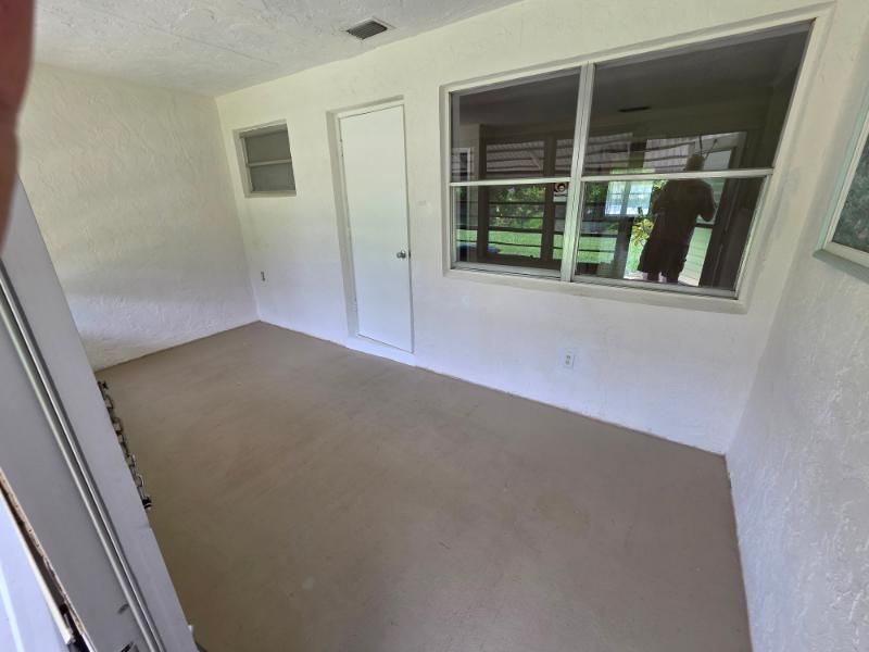 For Sale: $159,500 (1 beds, 1 baths, 1100 Square Feet)