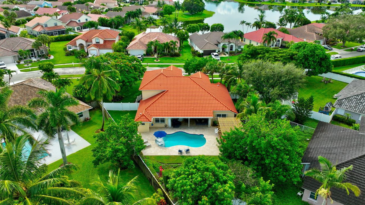 Activo con contrato: $775,000 (5 camas, 3 baños, 3128 Pies cuadrados)