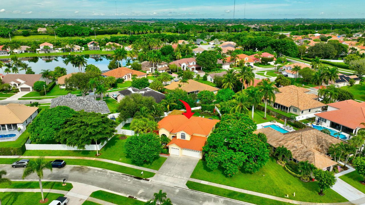 Activo con contrato: $775,000 (5 camas, 3 baños, 3128 Pies cuadrados)