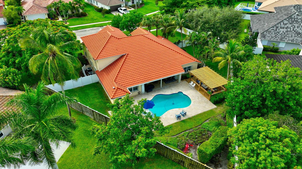 Activo con contrato: $775,000 (5 camas, 3 baños, 3128 Pies cuadrados)