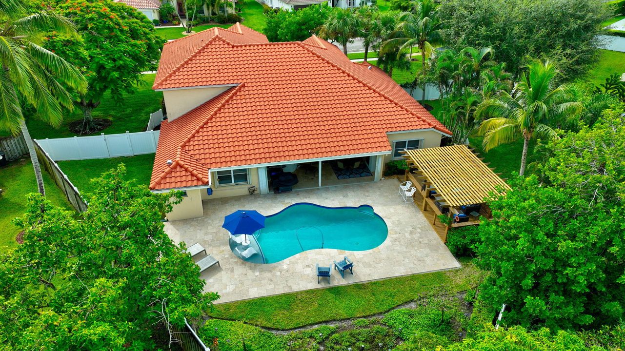 Activo con contrato: $775,000 (5 camas, 3 baños, 3128 Pies cuadrados)