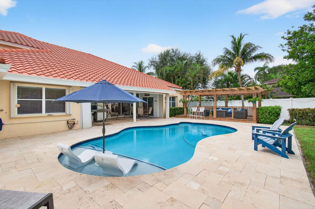 Activo con contrato: $775,000 (5 camas, 3 baños, 3128 Pies cuadrados)