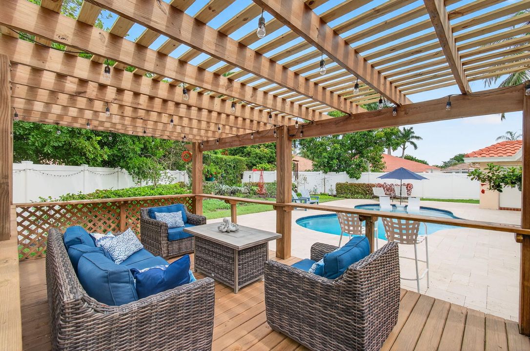 Activo con contrato: $775,000 (5 camas, 3 baños, 3128 Pies cuadrados)