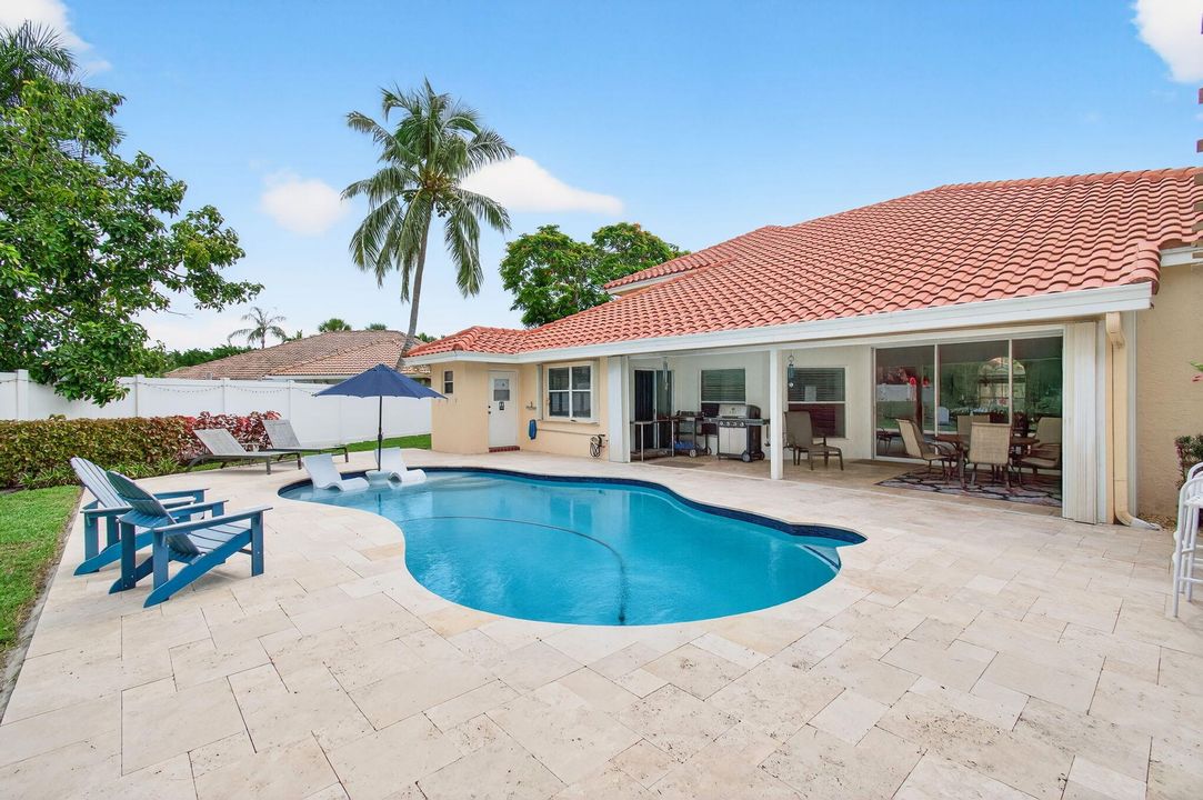 Activo con contrato: $775,000 (5 camas, 3 baños, 3128 Pies cuadrados)