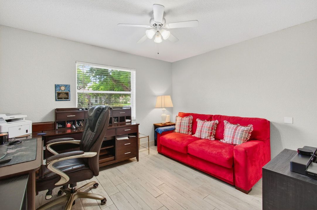 Activo con contrato: $775,000 (5 camas, 3 baños, 3128 Pies cuadrados)