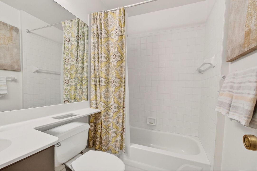 Activo con contrato: $775,000 (5 camas, 3 baños, 3128 Pies cuadrados)