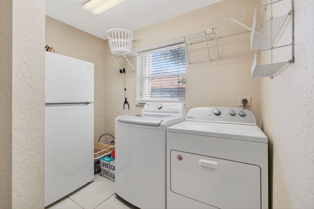 Activo con contrato: $775,000 (5 camas, 3 baños, 3128 Pies cuadrados)