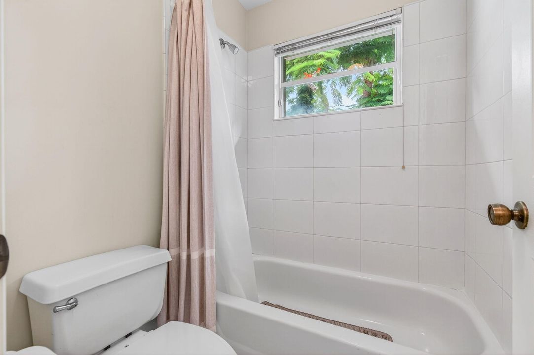 Activo con contrato: $775,000 (5 camas, 3 baños, 3128 Pies cuadrados)