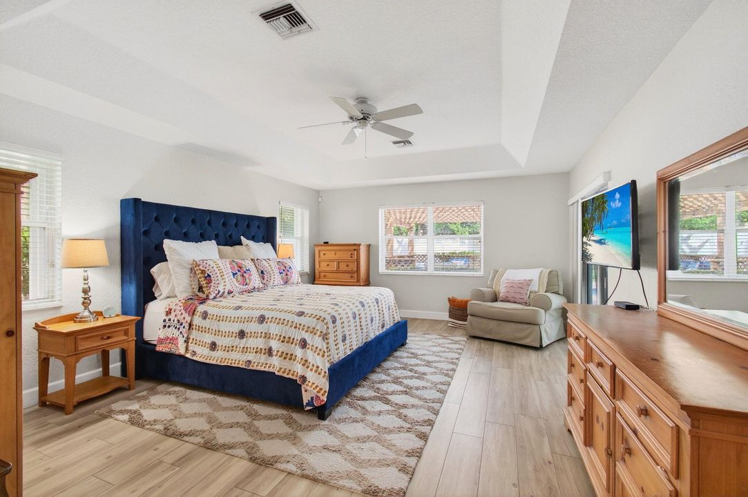 Activo con contrato: $775,000 (5 camas, 3 baños, 3128 Pies cuadrados)