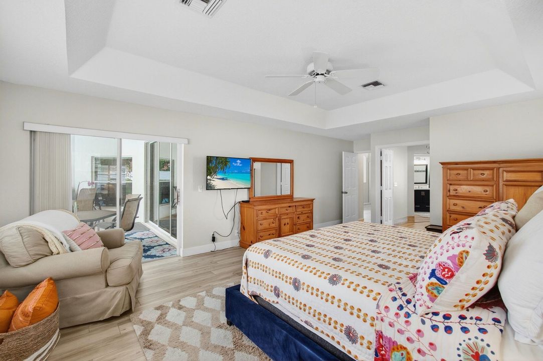 Activo con contrato: $775,000 (5 camas, 3 baños, 3128 Pies cuadrados)