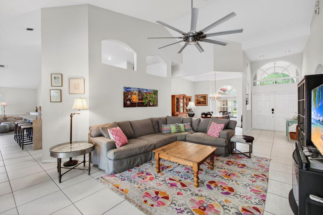 Activo con contrato: $775,000 (5 camas, 3 baños, 3128 Pies cuadrados)