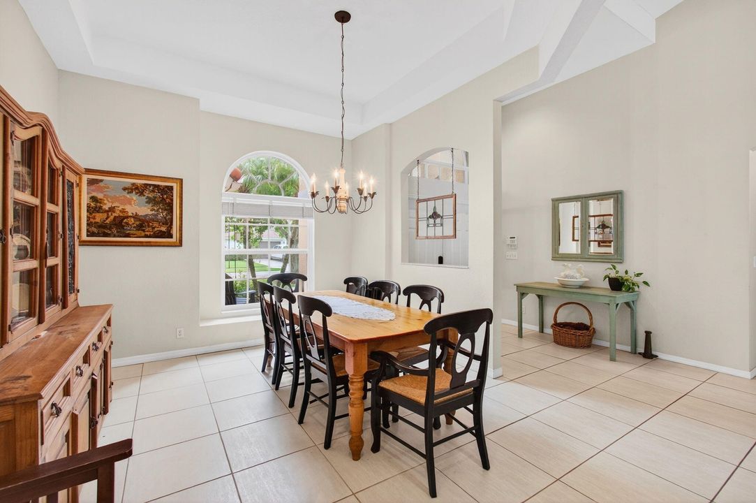 Activo con contrato: $775,000 (5 camas, 3 baños, 3128 Pies cuadrados)