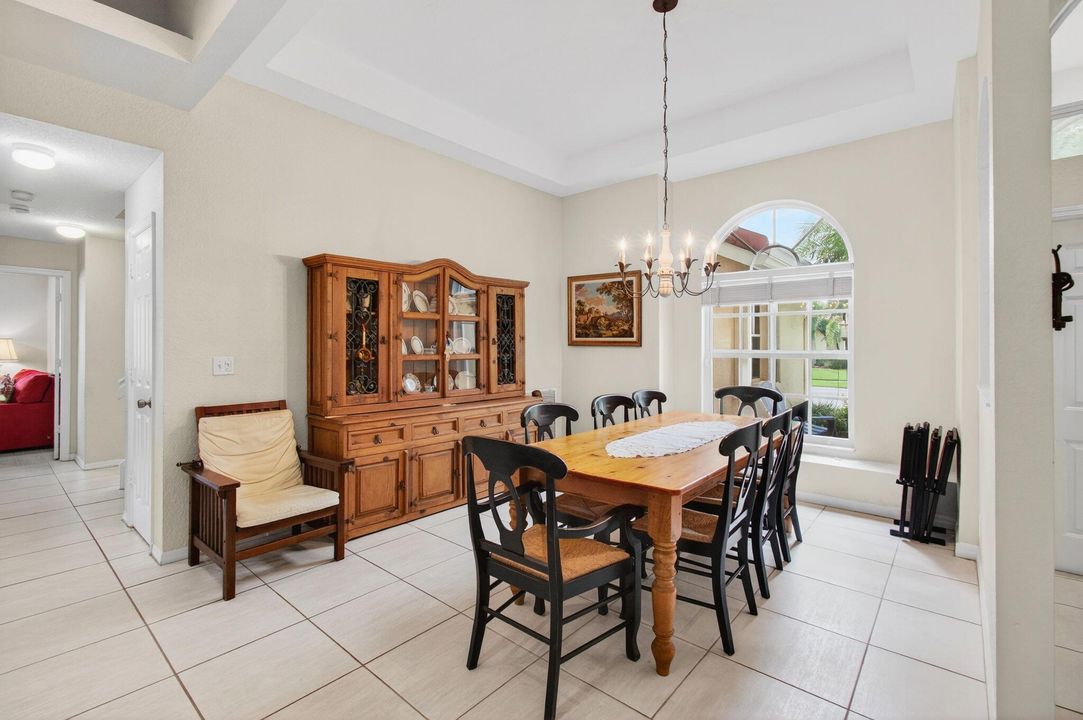 Activo con contrato: $775,000 (5 camas, 3 baños, 3128 Pies cuadrados)