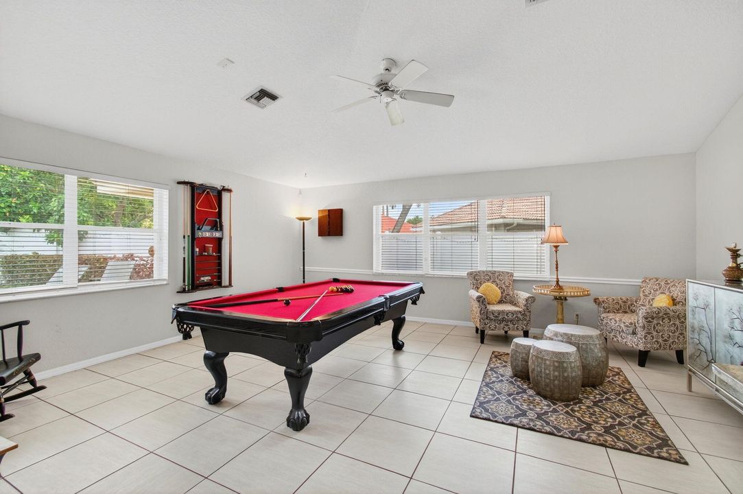 Activo con contrato: $775,000 (5 camas, 3 baños, 3128 Pies cuadrados)