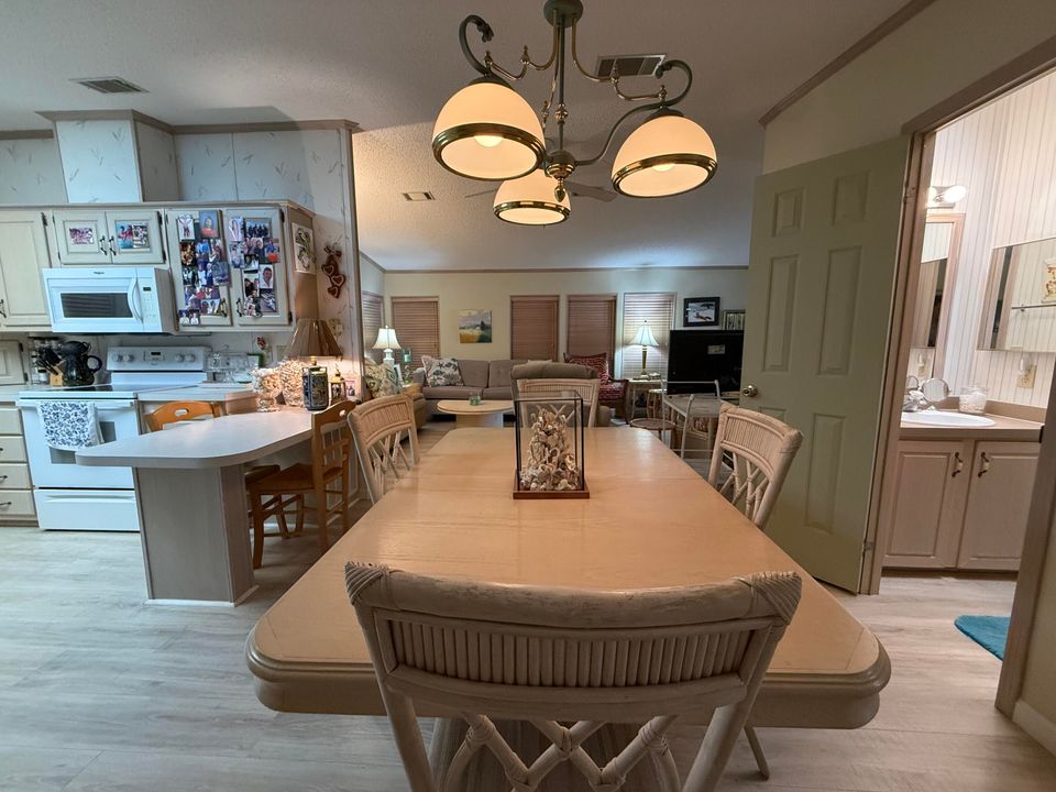 На продажу: $489,000 (2 спален, 1 ванн, 912 Квадратных фут)