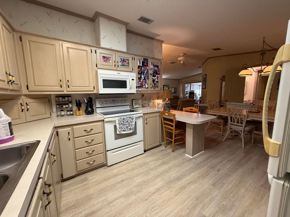 На продажу: $489,000 (2 спален, 1 ванн, 912 Квадратных фут)