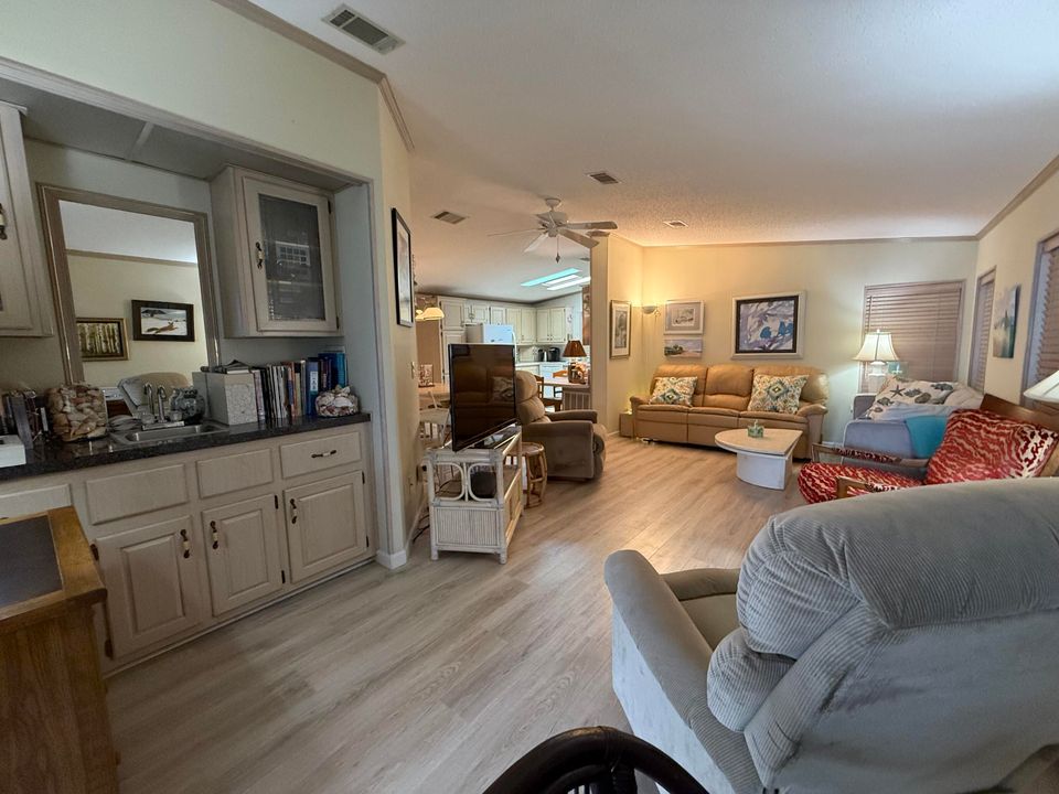 На продажу: $489,000 (2 спален, 1 ванн, 912 Квадратных фут)