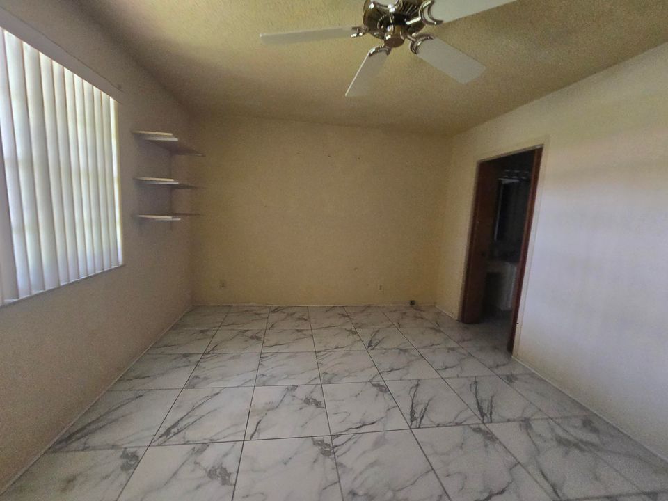 合同活跃: $119,000 (2 贝兹, 2 浴室, 1021 平方英尺)